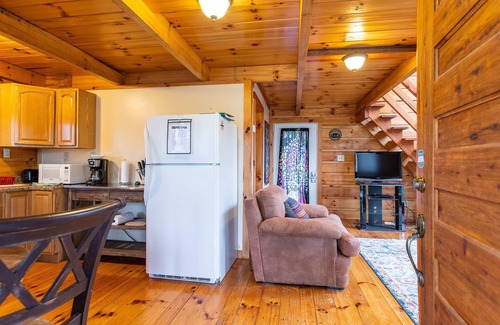 Campton Cabin | Hot Tub - Small Family Cabin - Hillside Loft - Red River Gorge, Kentucky!