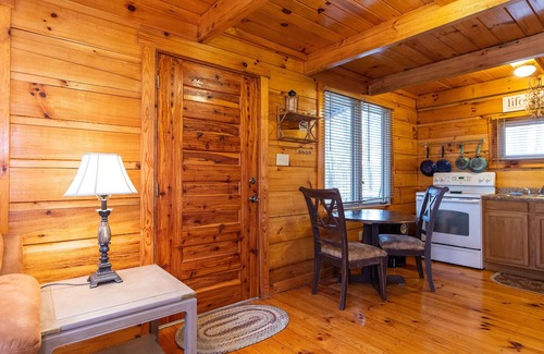 Campton Cabin | Hot Tub - Small Family Cabin - Hillside Loft - Red River Gorge, Kentucky!