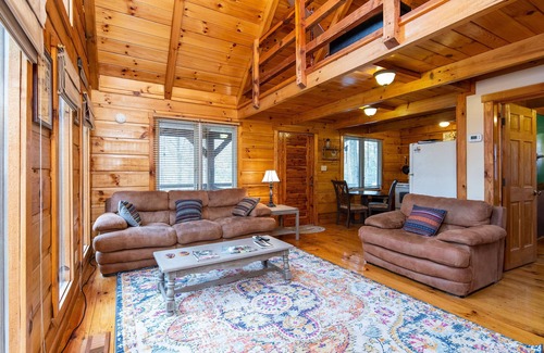 Campton Cabin | Hot Tub - Small Family Cabin - Hillside Loft - Red River Gorge, Kentucky!