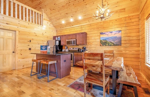 White Oak Lodge House | Hot Tub Soaks, Summertime Swimming, Fireside Chats & Appalachian Fun Nearby - Dancing Bear Hideaway