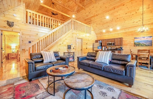 White Oak Lodge House | Hot Tub Soaks, Summertime Swimming, Fireside Chats & Appalachian Fun Nearby - Dancing Bear Hideaway