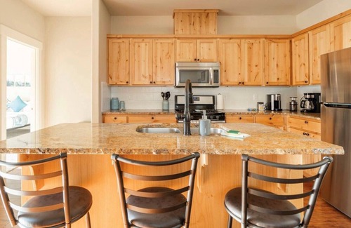 Mountain View House | Hot Tub, Stylish, Mountain Views, Family Friendly, Comfy/Cozy,