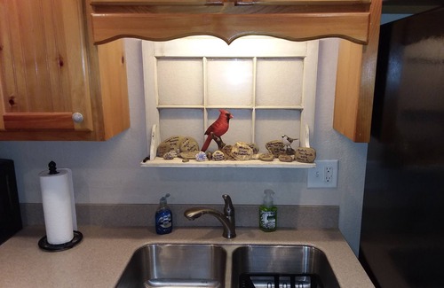 Hiawassee Cabin | Hot Tub! Super Mountain River Cabin, Wi-Fi, Pool, Tube, Trout, Close to Helen