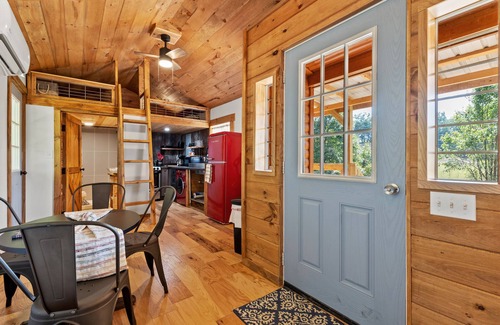 Campton Cabin | Hot Tub - Tiny Cabin - The Sit and Stay Cabin - Getaway in Red River Gorge, KY!