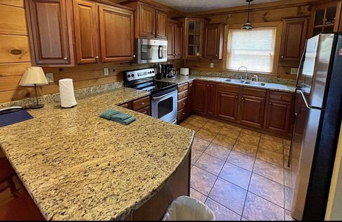 Snowshoe House | HOT TUB VIEW OVERLOOKING Trails . Best rates in town