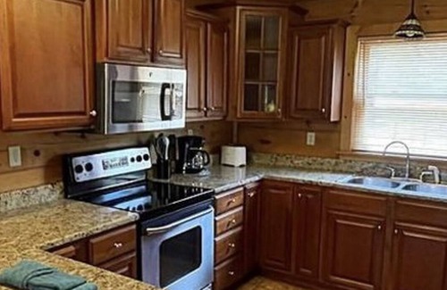 Snowshoe House | HOT TUB VIEW OVERLOOKING Trails . Best rates in town