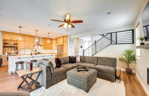 Kittitas County House | Hot Tub & Water Views: High-End Vantage Retreat
