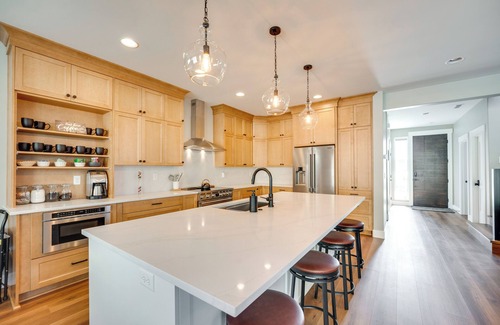 Kittitas County House | Hot Tub & Water Views: High-End Vantage Retreat