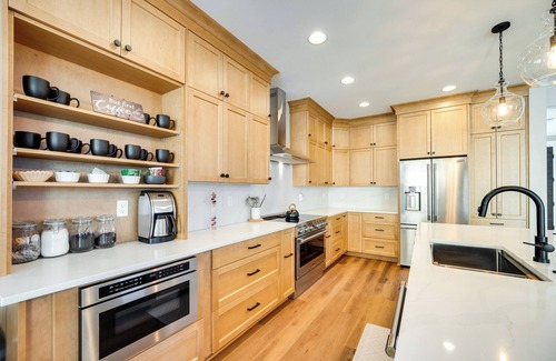 Kittitas County House | Hot Tub & Water Views: High-End Vantage Retreat