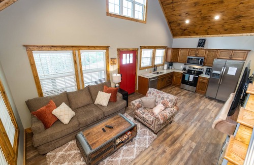 Campton Cabin | Hot Tub, WiFi, Adventure - New Family Cabin - Angel's View - Red River Gorge, Kentucky!