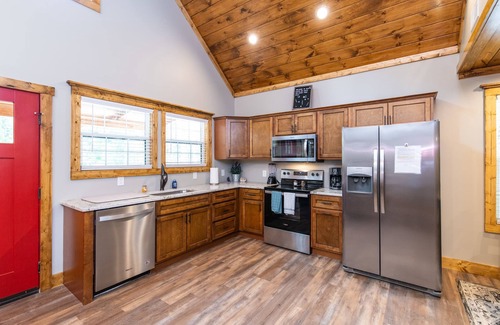 Campton Cabin | Hot Tub, WiFi, Adventure - New Family Cabin - Angel's View - Red River Gorge, Kentucky!