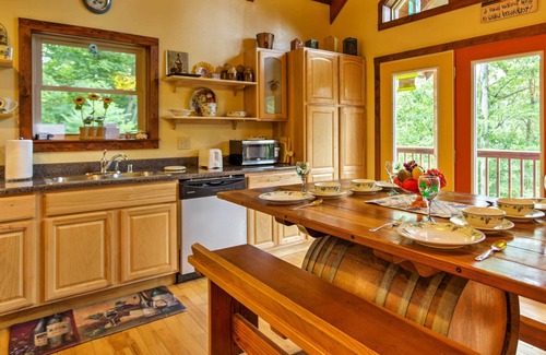 Stanton Cabin | Hot Tub, WiFi - Family Cabin - Wine Cellar - 300 acres in Red River Gorge, Kentucky!