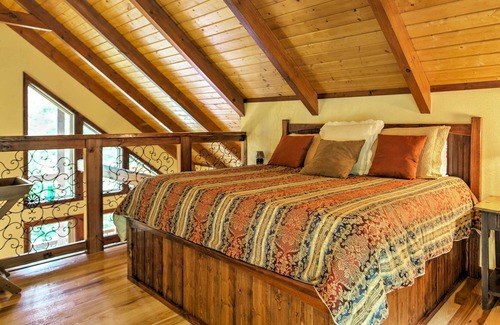 Stanton Cabin | Hot Tub, WiFi - Family Cabin - Wine Cellar - 300 acres in Red River Gorge, Kentucky!