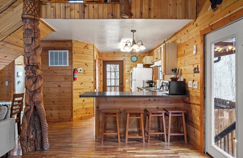 Stanton Cabin | Hot Tub, WiFi, No Pet Fee - Beary Cozy - Romantic Cabin in Red River Gorge, Kentucky!