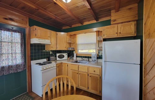 Stanton Cabin | Hot Tub, WiFi & Pool Table - Perfect Cabin Retreat - Mountain Rose - Getaway to Red River Gorge, KY!