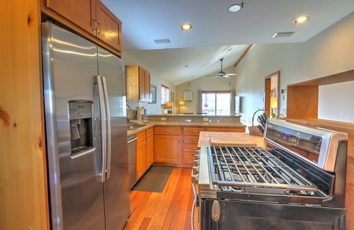 Glenwood Springs House | Hot Tub with Amazing Views, Game Room, Family Friendly, Central Location