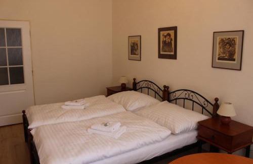 Louny Hotel | Hotel Černý kůň