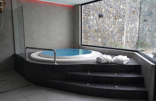 Andorra la Vella Hotel | Hotel ∙ 2 guests