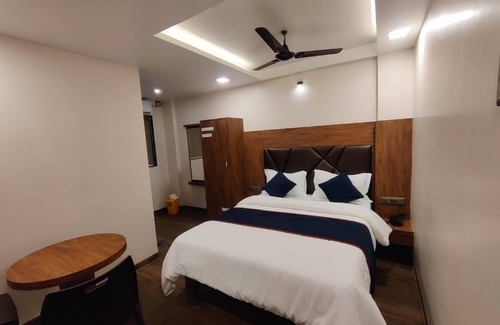 Dombivili Hotel | Hotel ∙ 2 guests