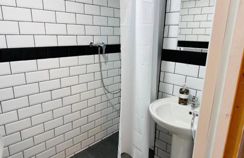 Newport Hotel | Hotel 24-7 Express