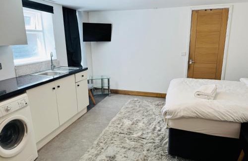 Newport Hotel | Hotel 24-7 Express