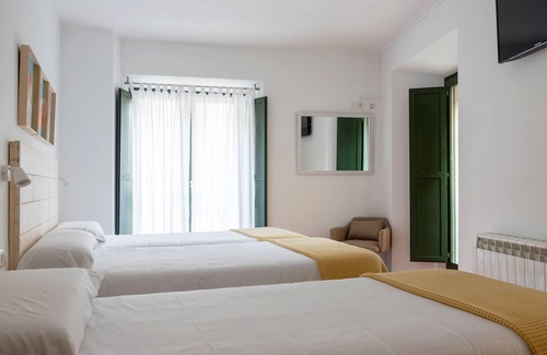 Besalu Hotel | Hotel 3 Arcs