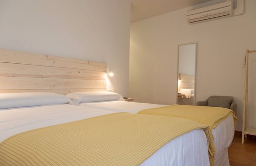 Besalu Hotel | Hotel 3 Arcs