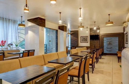Pimpri Colony Hotel | Hotel ∙ 3 guests