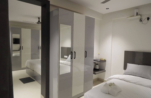 Phase 4 Hotel | HOTEL.327