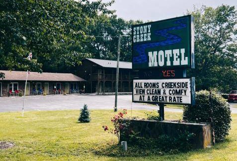 Valley Creek Run Hotel | Hotel ∙ 4 guests