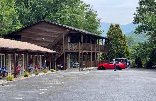 Valley Creek Run Hotel | Hotel ∙ 4 guests