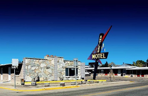 Frontier Hotel | Hotel ∙ 6 guests