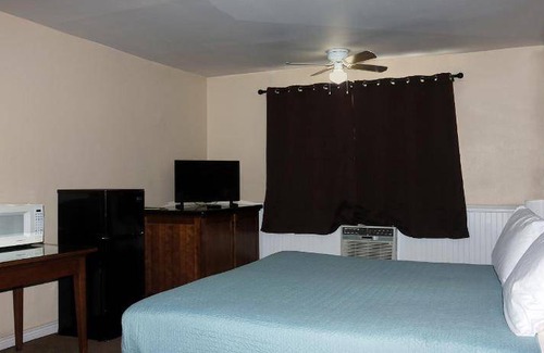 Frontier Hotel | Hotel ∙ 6 guests