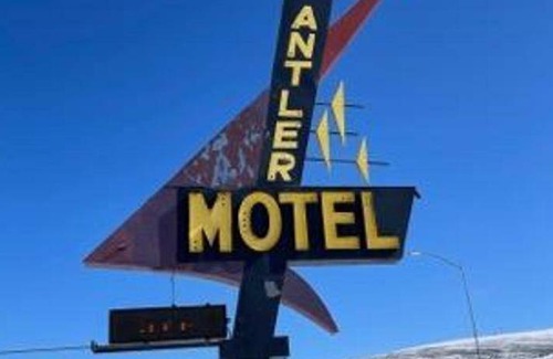 Frontier Hotel | Hotel ∙ 6 guests