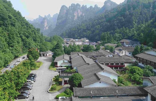 Wulingyuan Hotel | Hotel ∙ 8 guests