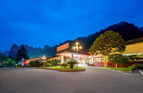 Wulingyuan Hotel | Hotel ∙ 8 guests