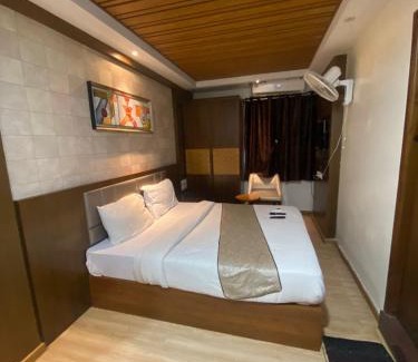 Gandhi Nagar Hotel | HOTEL A M GARDEN