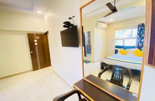 Navrangpura Hotel | Hotel Aakash Navrangpura