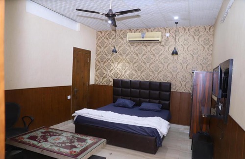Faridabad Hotel | Hotel Aashirvad