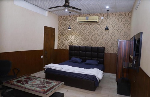 Faridabad Hotel | Hotel Aashirvad