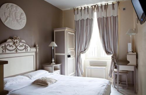 Richebourg - Saint-Clement Hotel | Hotel Abat Jour