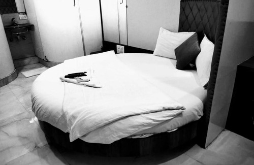 Mumbai House | Hotel Accore -Inn By BeStays, Sakinaka Mumbai