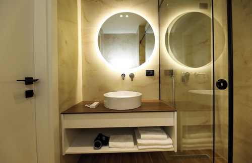 Vlore Hotel | Hotel Adore