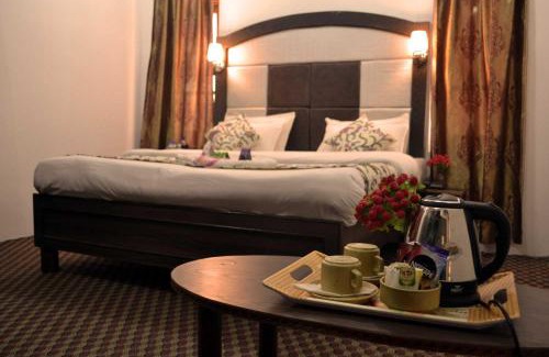 Rajbagh Hotel | Hotel Al Azrah