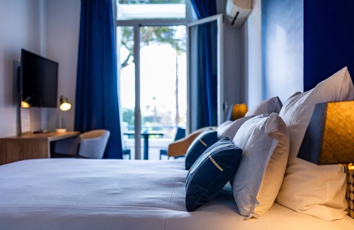 Riou - Petit Juas - Av de Grasse Hotel | Hotel Albert 1er