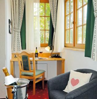 Gauting Hotel | Hotel Alpenhof - ruhige Wohlfühloase zwischen München, dem Fünf-Seenland und den Bergen, in S-Bahnnähe