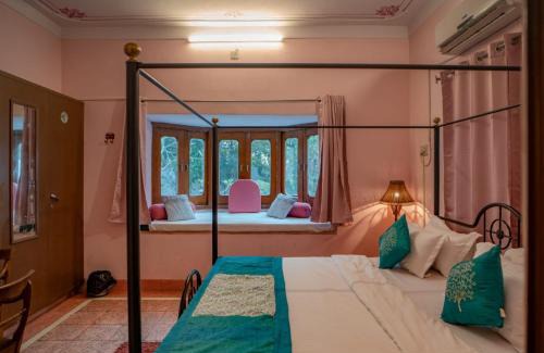 Lake Swaroop Sagar Hotel | Hotel Ambavgarh Palace