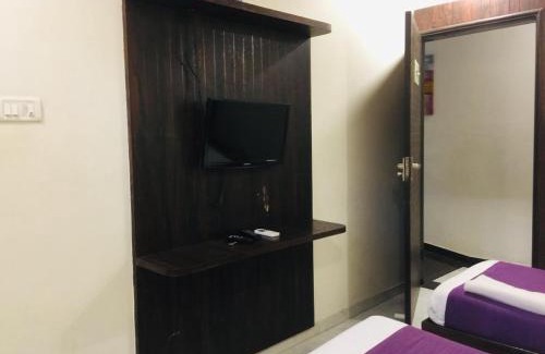 Cuffe Parade Hotel | Hotel Amber-colaba