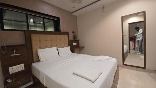 Prabhadevi Hotel | Hotel Amber Edition
