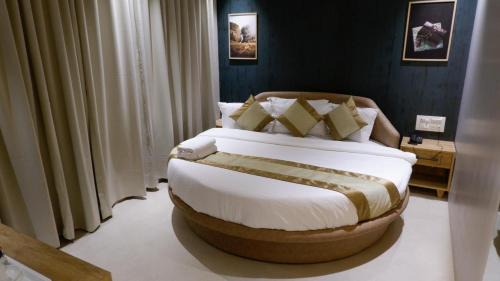 Andheri West Hotel | HOTEL AMBER PARAMOUNT